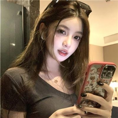 不可爱的她海报